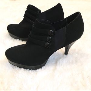 👠Unlisted by Kennith Cole strappy heeled booties